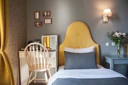 Offenbacher Hotel Located in Tsentralny District, Offenbacher Hotel is a perfect starting point from which to explore Saint Petersburg. The property offers guests a range of services and amenities designed to provide c