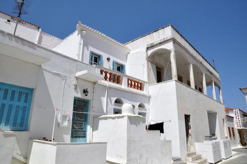 Neoclassical apartment, Central Chora Andros, Andros (photo 9)