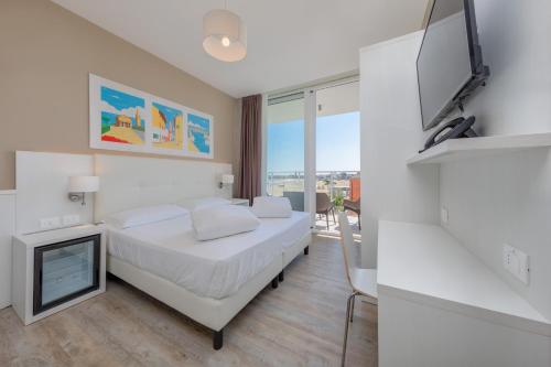Marina Palace Hotel - image 7