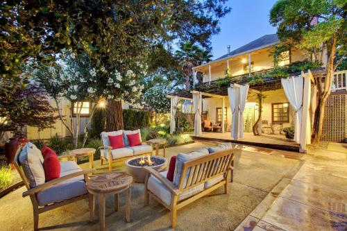 Bungalows 313 in Sonoma City Center