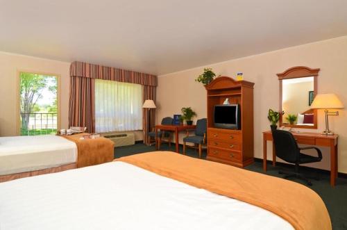 Red Arrow Inn & Suites - image 7