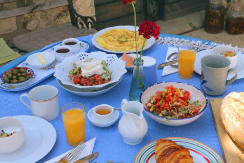 Ételek és italok, The Nest - A Romantic Vacation Home in Ein Kerem - Jerusalem in Ein Karem