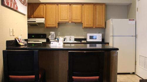 Hawthorn Suites Wichita East