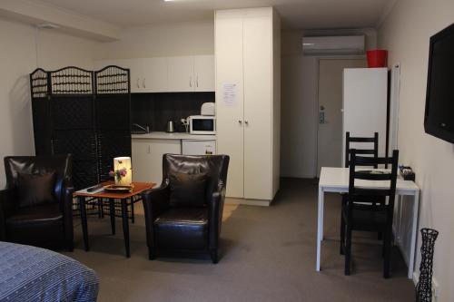 Box Hill Studio Apartment 2