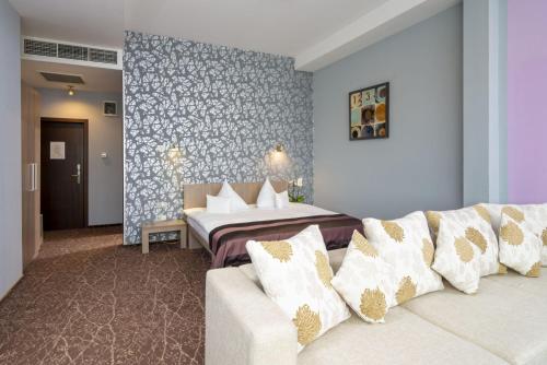 West City Hotel - image 11