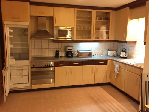 ห้องครัว, Exklusive Ferienwohnungen im Gutshaus Viezen in ไฮลิเกนดามม์