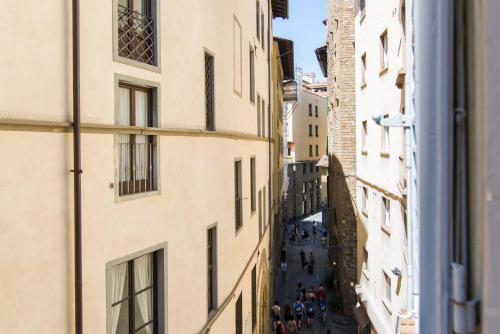 Ponte Vecchio Central Flats - image 12