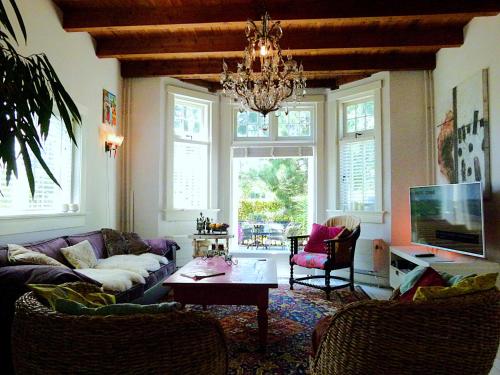 Ons Buiten in เคสท์