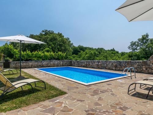 Elegant Villa in Istria with Outdoor Pool