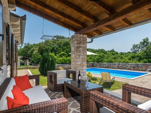 Elegant Villa in Istria with Outdoor Pool