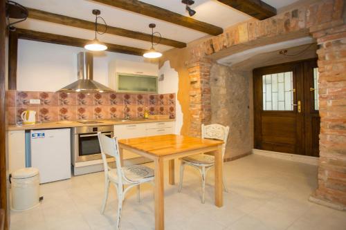 Apartment - Ground Floor room in Dalmatian House