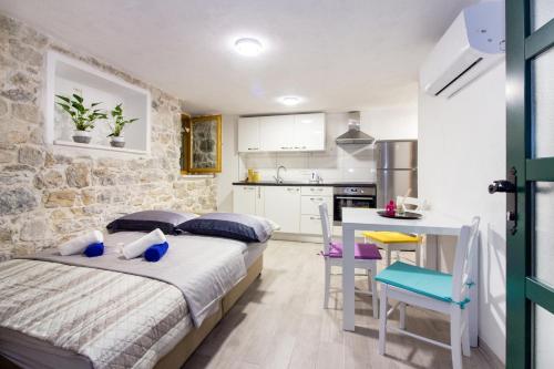  Cozy seafront studio Apartment Cambi, Unterkunft in Kaštela
