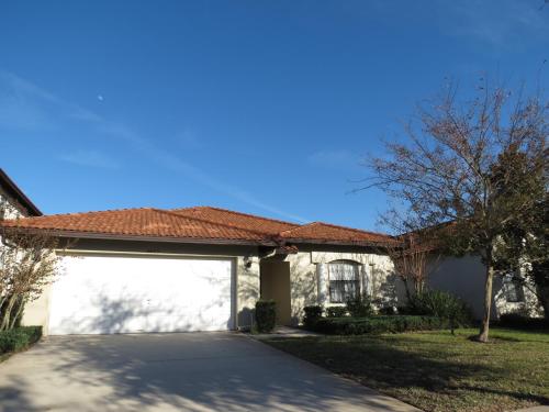 Five Bedroom Kissimmee Pool Home - image 2