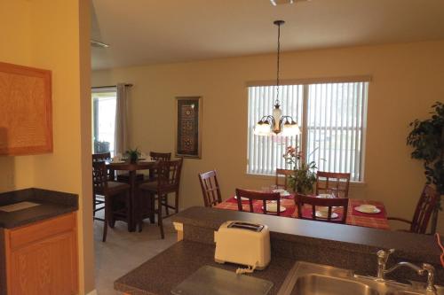 Five Bedroom Kissimmee Pool Home - image 7