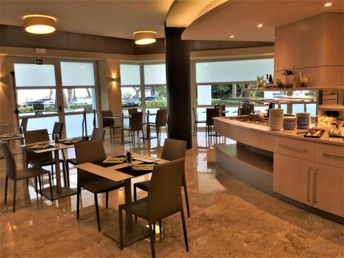 International Beach Hotel - image 10