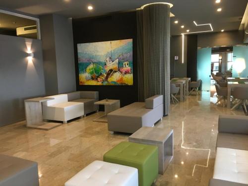 International Beach Hotel - image 4
