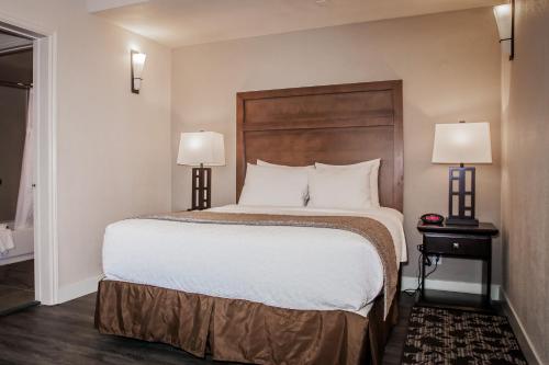 Suite - 1 Queen Bed, Nonsmoking, Sofabed