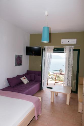 Deluxe Double Room with Balcony and Sea View image 8