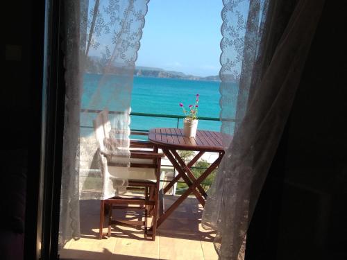 Deluxe Double Room with Balcony and Sea View image 8