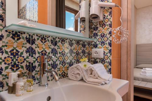 Single Room with Balcony image 4