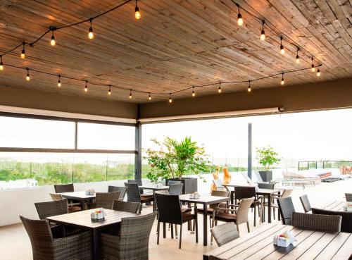 Restaurant, Hotel 52 in Playa Del Carmen