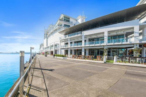 Princes Wharf - Charming 1BR Apartment