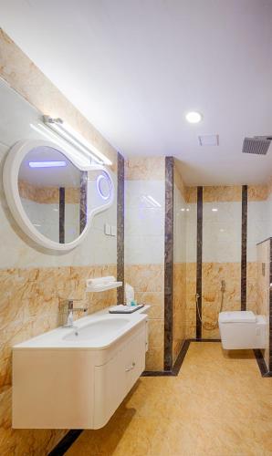 Bathroom, Hotel Lance International - Luxury Hotel in Nagercoil