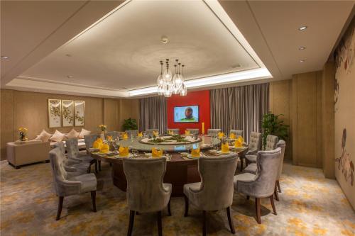 Restaurant, Wuhan Hongguang Hotel in Zhongnan Commercial Area