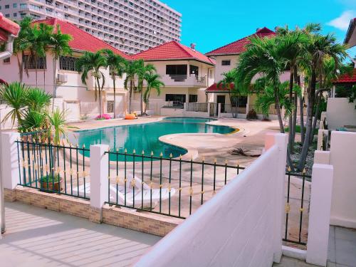 e-1 Pool view Condo with 4 Bed rooms for 18PAX e-1 Pool view Condo with 4 Bed rooms for 18PAX