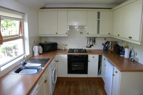 Woodcroft Cottage - image 13