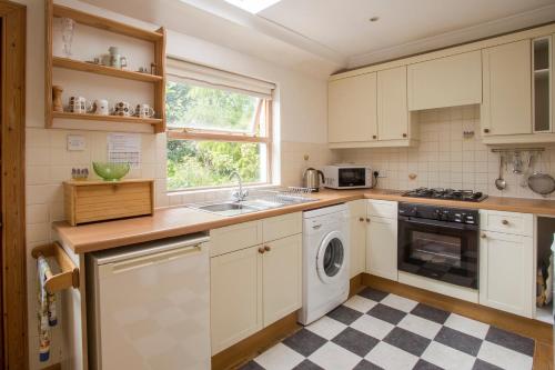 Woodcroft Cottage - image 14