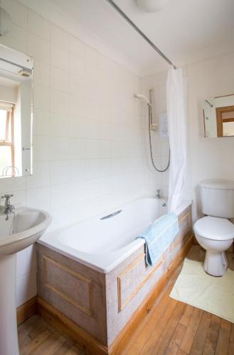 Woodcroft Cottage - image 2