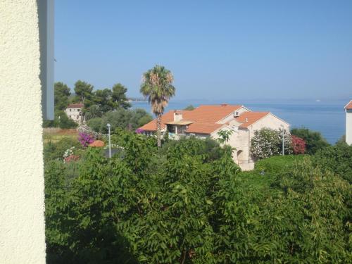  Apartments Loris in Supetar