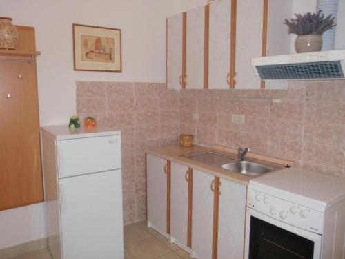  Apartments Loris in Supetar