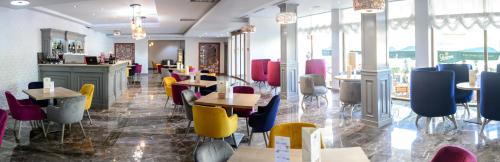 Royal Classic Hotel - image 2