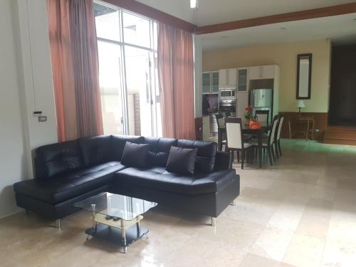 %name Nagawari 3 Bedroom Private Pool Villa Sleeps 8 พัทยา