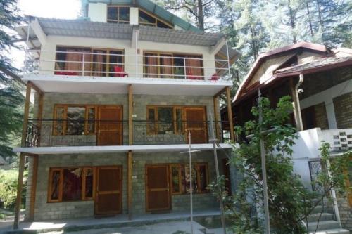 

Private cottage room for 3, by GuestHouser