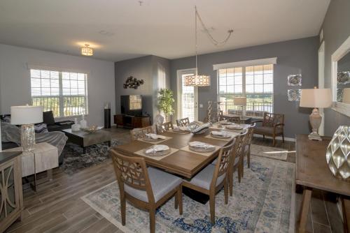 Cayview Avenue Unit 404 Condo - main image
