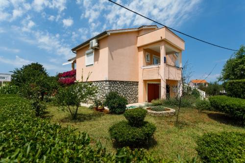  Apartman Dobrila, Unterkunft in Vrh
