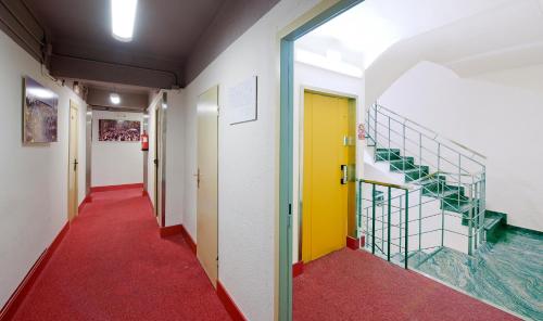 Hostal Barcelona - image 12