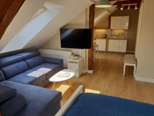 1 queen bed, 1 sofa bed