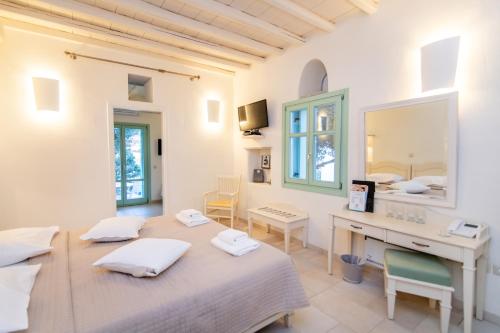 1 double bed, 3 twin beds