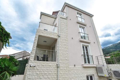 Apartment L Palace - image 9