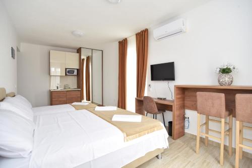 Apartment L Palace - image 14