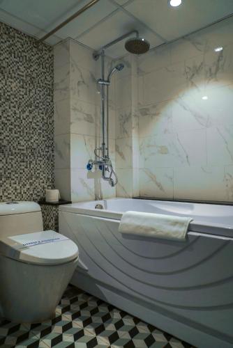 room detail thumbnail 2