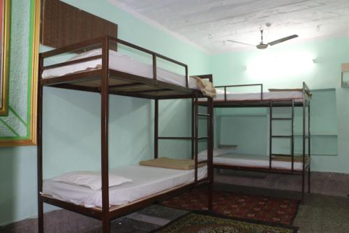Bed in 6-Bed Dormitory Room image 3