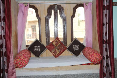 Deluxe Double or Twin Room image 2