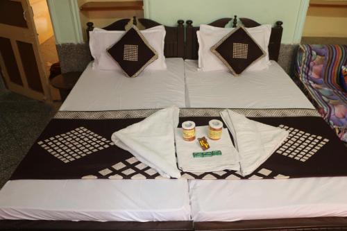 Deluxe Double or Twin Room image 3