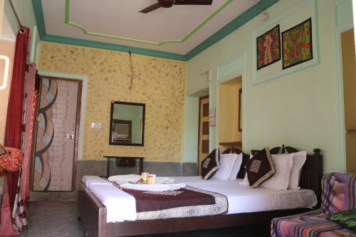 Standard Double Room with Fan image 2