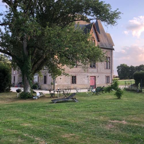 Iekārtas, Manoir De La Chouanniere in Montreuil-sur-Maine